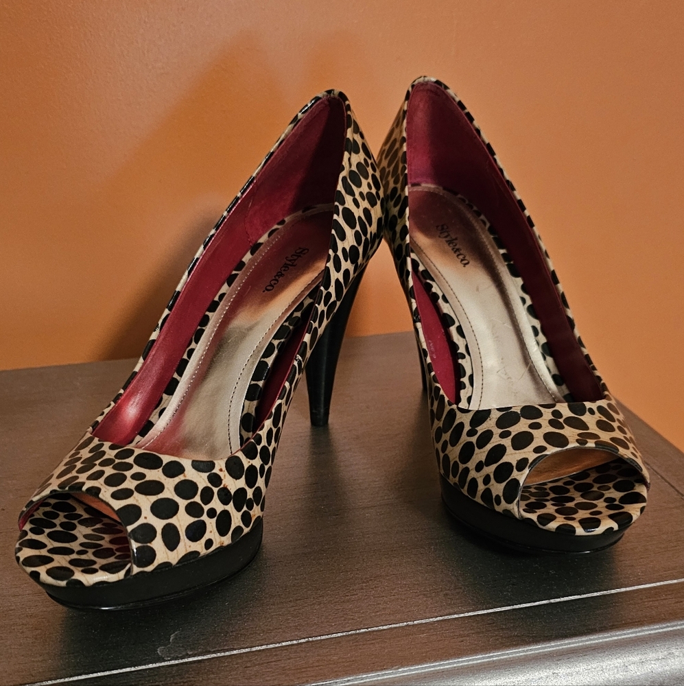 Style & Co Black and Tan Leopard Print Heels - Picture 2 of 5